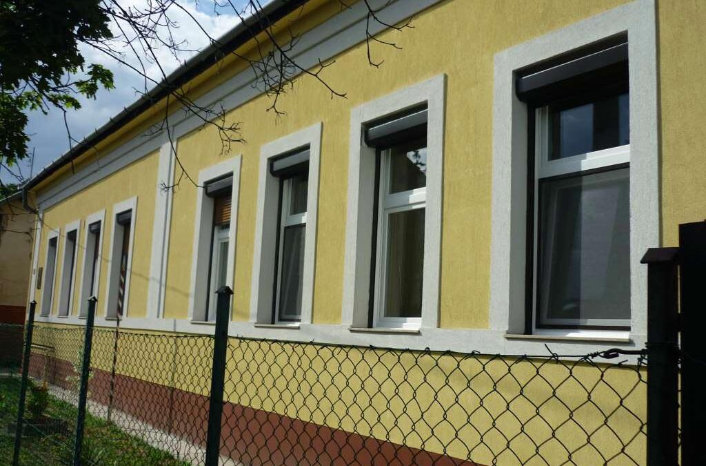 Nyílászáró választás: a fa vagy a műanyag a jobb?