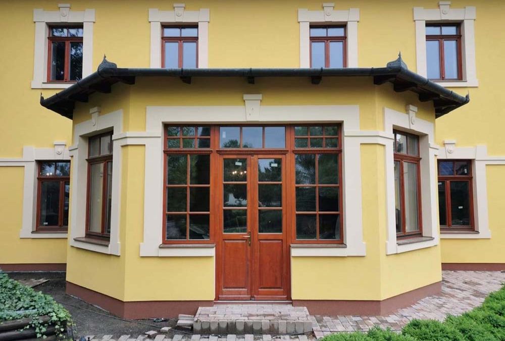 Klasszikus elegancia és modern technológia együtt: fa nyílászárók