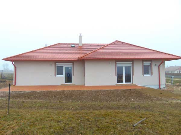 Energiahatékonyság és stílus – Fa vagy műanyag nyílászárót válasszon?