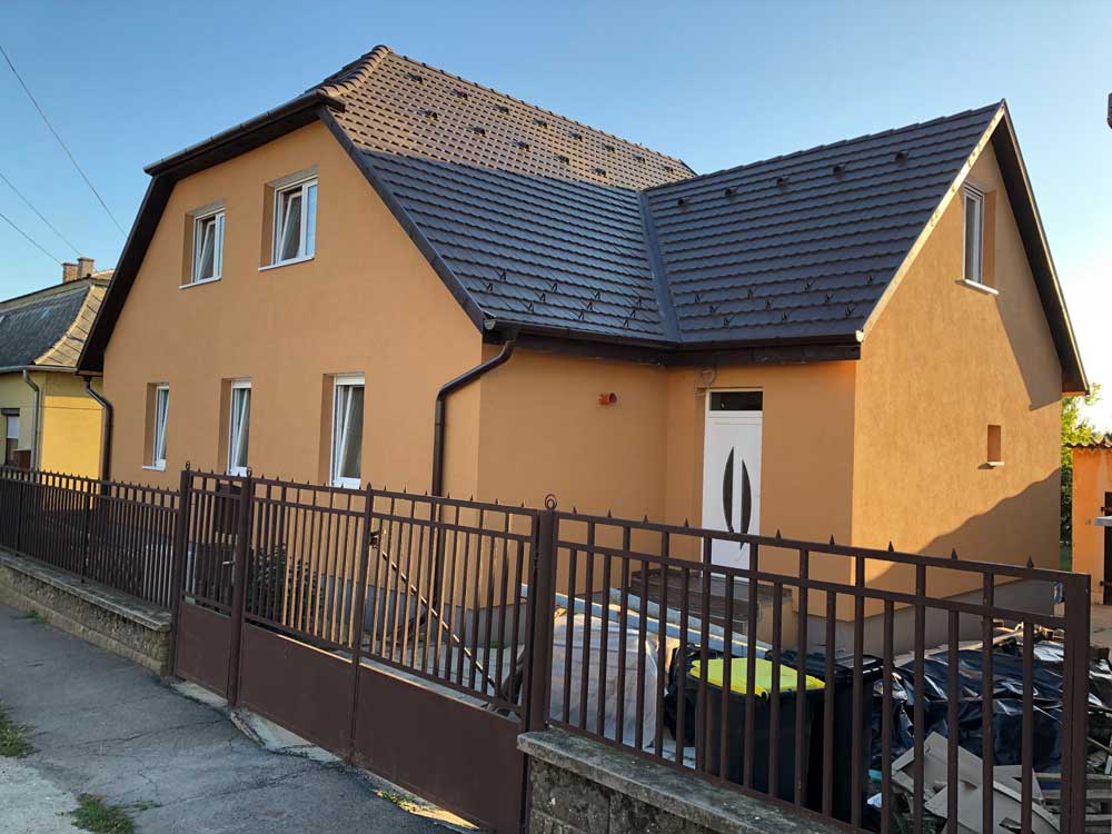 műanyag bejárati ajtó